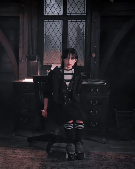 Wednesday Inspired Room, Wendsday Adams Outfits, Wednesday Addams Room, Wednesday Outfit Ideas, Wednesday Room, Wednesday Jenna, Tim Burton Animation, Wednesday Addams Outfit, Wednesday Outfit