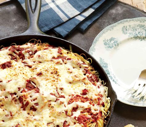 This baked spaghetti recipe comes from Lodge family member Kris Stubblefield, who says it was the first dish he ever learned how to make when he was growing up. Lodge Recipes, Iron Meals, Cast Iron Skillet Recipes Dinner, Cast Iron Skillet Cooking, Baked Spaghetti Recipe, Iron Recipes, Iron Skillet Recipes, Skillet Dishes, Skillet Recipes