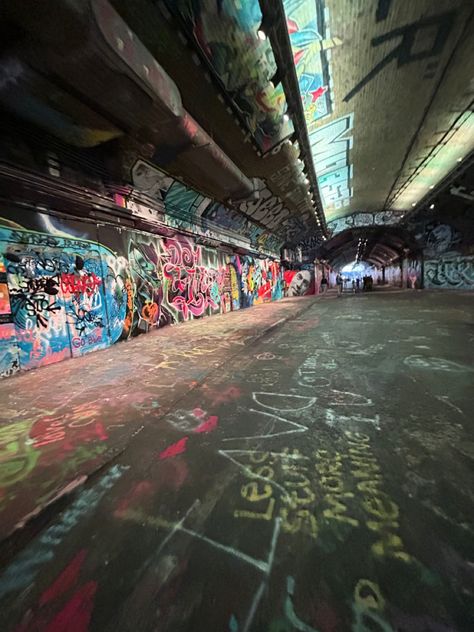 Abandoned Tunnel, Tunnel Graffiti, Graffiti Tunnel, Punk Room, Train Tunnel, Graffiti Photography, Underground Tunnels, Spotify Covers, New York Life