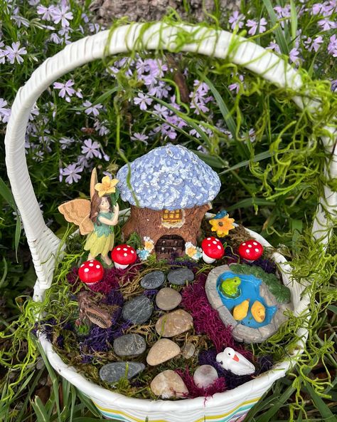 🧚🍄🌿 Fairy Garden Basket 🧚🍄🌿 #fairy #fairycore #fairygarden #fairygardensofinstagram #fairygardenideas #fairygardenbasket #cottage #cottagecore #cottagecoreaesthetic #cottagecoreart #fairygardenaesthetic #fairyaesthetic Fairy Basket, Cottage Core Art, Garden Basket, Fairy Aesthetic, Cottage Core Aesthetic, Fairy Core, Fairy Garden, Cottage, Gifts