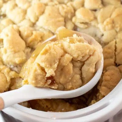 Apple Cobbler Easy, Apple Banana Bread, Cherry Pie Filling Recipes, 2 Ingredient Desserts, Cherry Recipes Dessert, Betty Crocker Sugar Cookies, Cherry Cobbler Recipe, Apple Cobbler Recipe, Fruit Pie Filling