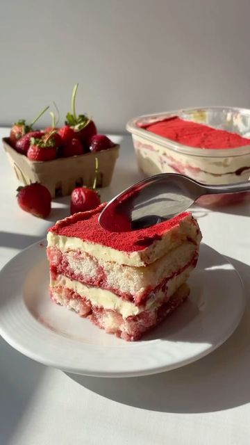 Jelly Rolls Recipe, Cream Eggs, Strawberry Tiramisu, Tiramisu Cake, Tiramisu Recipe, Low Calorie Desserts, Being Honest, Mascarpone Cheese, Chocolate Dessert Recipes