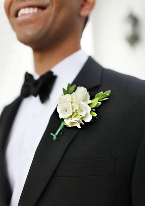 boutonniere : simple white. (What if the hydrangea were the periwinkle color??). Love this!!!  (I think the flower behind is a white rose) Boutonniere Simple, Wine Bottle Wedding Gift, Hydrangea Boutonniere, Wedding Wine Gift, Groomsmen Boutonniere, Hydrangeas Wedding, Groom Boutonniere, Trendy Wedding Hairstyles, White Wedding Flowers