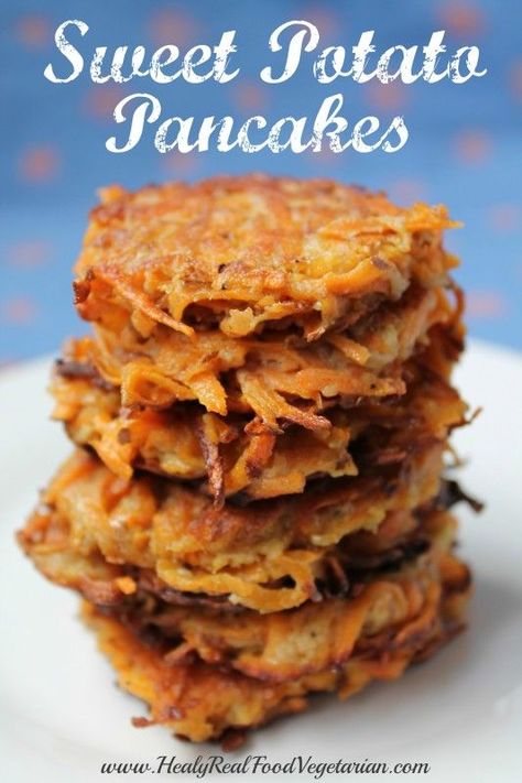 Sweet Potato Pancakes @ Healy Eats Real #sweet #potato #pancakes #paleo Sweet Potato Latkes Easy, Sweet Potato Latkes, Frittata Muffins, Sweet Potato Hash Browns, Paleo Thanksgiving, Potato Pancake, Thanksgiving Brunch, Gluten Free Sweet Potato, Potato Latkes