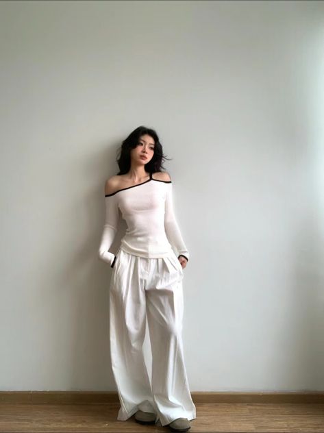 ID xiaohongshu: 2312838264 uu9, outfit, ootd, acubi, all white, off shoulder top, casual.  @blossoom_ 𖥔 ˑ ִ ۫ ˑ Xiaohongshu Fashion, Xiaohongshu Outfits, Acubi Style, White Off Shoulder Top, White Off Shoulder, Ulzzang Fashion, Off Shoulder Top, Summer Fits, How To Pose