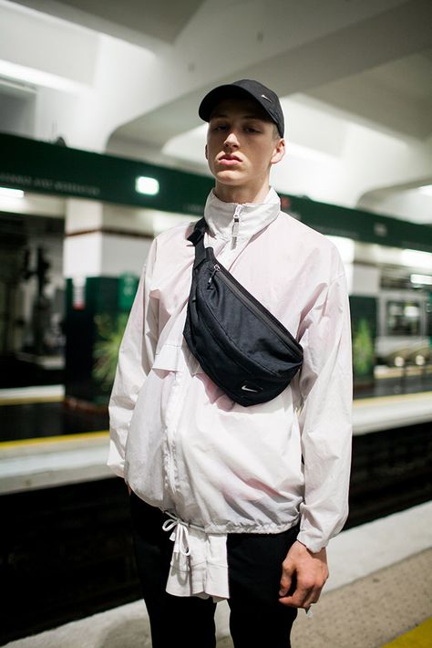 Paris Mens Fashion, Vogue Men, Fanny Bag, Dad Fashion, Mens Spring Fashion, Ootd Men, Mens Fashion Week, Fashion 2017, Mens Streetwear