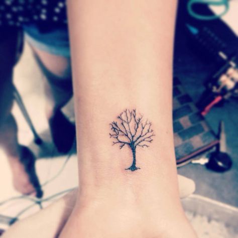 #tree #tattoo Simple Family Tree Tattoo, Tattoo Oak Tree, Posing Tree Tattoo, Growing Tree Tattoo, Minimalist Tattoo Tree, Tree Tattoo Sleeve, Oak Tree Tattoo Sleeve, Dead Tree Tattoo, Oak Tree Tattoo