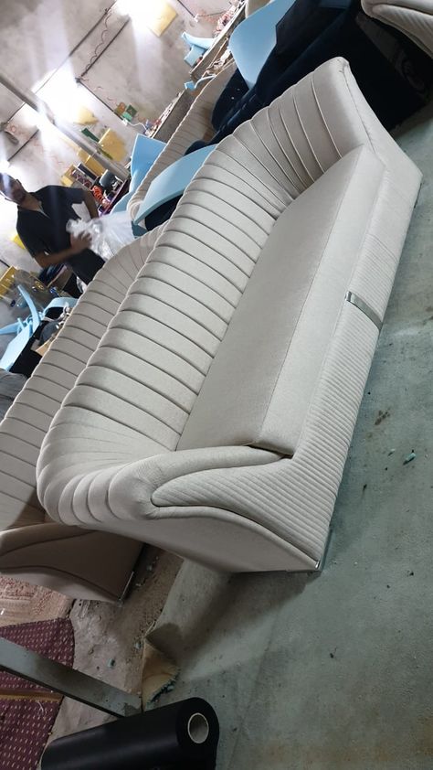 Old Sofa Renovation Ideas, Latest Sofa Set Designs, Sofa Couch Design, Trendy Sofas, Sofa Layout, Luxury Sofa Living Room, Latest Sofa Designs, Sofa Design Wood, Luxury Furniture Sofa