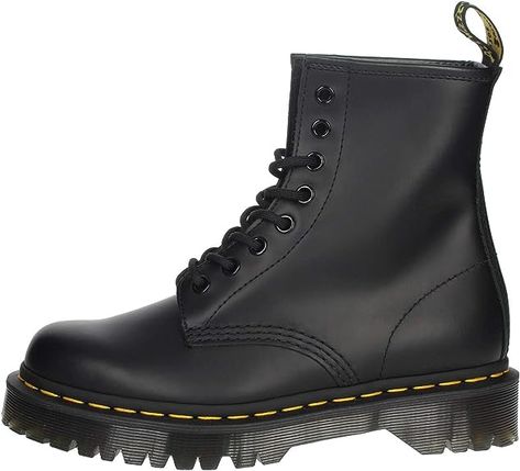 Constructed on our extra-chunky, extra-rugged Bex sole, this minimalist version of our original 1460 boot takes decades of subcultural heritage to new heights. Made with our classic Smooth leather, the unisex boot packs all of Dr. Martens core DNA: yellow welt stitching, grooved edges and an AirWair heel loop. Different Outfits, Ankle Bootie, Platform Boots, Fall Trends, Concert Outfit, Winter Boots, Smooth Leather, Ankle Booties, White Leather