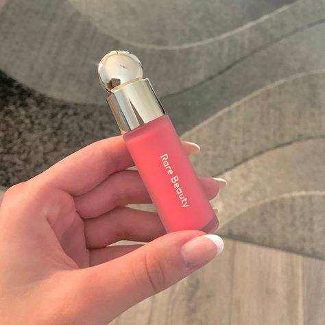 Rare Beauty Blush Shade Happy, Rare Beauty Happy Blush, Rare Beauty Happy, Rare Beauty Blush, Selena Gomez Makeup, Rare Beauty, Birthday Gift Ideas, Smell Good, Selena Gomez