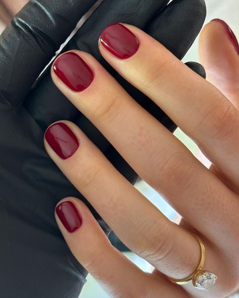 From Milani Short Nail Manicure, Milky Nails, Casual Nails, Red Nail, Nagel Inspo, Dipped Nails, Manicure Y Pedicure, Elegant Nails, Classy Nails