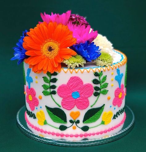 Frida Party Ideas, Mexican Fiesta Cake Birthday, Encanto Smash Cake, Mexican Cake Ideas Birthdays, Fiesta Theme Party Cake, Mexican Theme Birthday Cake, Simple Mexican Theme Cake, Mexican Cake Ideas, Mexican Birthday Cake