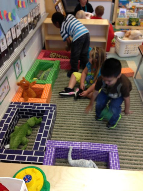 Creating cages for stuffed Zoo Animals in the Block Center. Wild Animals Prek Activities, Zoo Pretend Play, Animal Dramatic Play Preschool, Zoo Pretend Play Preschool, Zoo Dramatic Play Preschool, Zoo Dramatic Play, Block Center Preschool, Zoo Lessons, Zoo Animal Activities