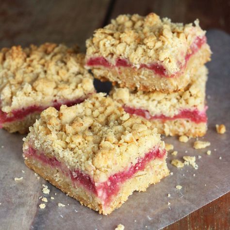 Rhubarb Oatmeal Bars, Rhubarb Squares, Rhubarb Filling, Rhubarb Oatmeal, Rhubarb Crumble Recipes, Rhubarb Bars, Crumb Bars, Rhubarb Desserts, Rhubarb Crumble