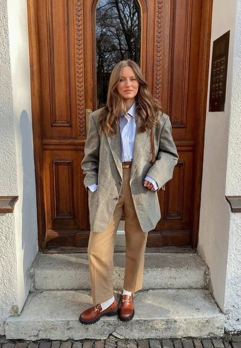 Brown Blazer Outfit, Work Outfits Frauen, Cute Work Outfits, Daily Outfit Inspiration, Corporate Outfits, Elegante Casual, Mode Casual, Fall Photoshoot, Looks Street Style