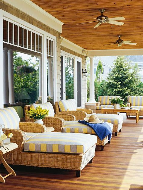 We love the airy feel and comfortable furniture on this porch. Veranda Design, Dream Porch, Porch Design Ideas, Casa Exterior, Porch Design, Wicker Furniture, Covered Porch, Porch Patio, Outdoor Rooms