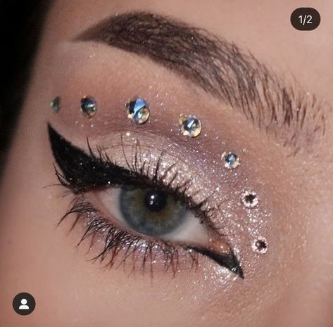 21st Birthday Makeup Ideas, Primer Revlon, New Year Makeup Ideas, New Years Makeup Ideas, Makeup New Year, Nye Glam, New Years Makeup, New Year Makeup, Makeup Euphoria