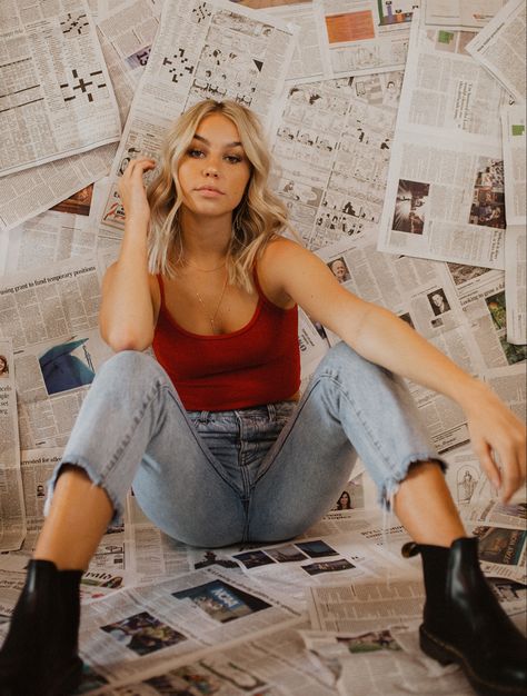 Model Sitting Poses, Blonde Photoshoot, Newspaper Photoshoot, Recreate Pictures, Luxury Photoshoot, Model Sitting, Creative Photoshoots, Newspaper Photo, Themed Photoshoot