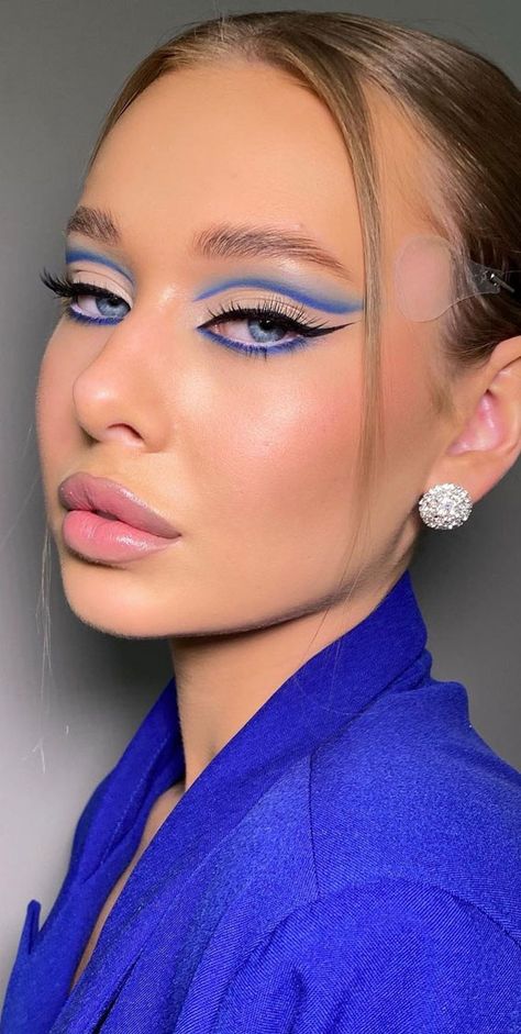 latest makeup trends 2022, makeup looks, makeup trends summer 2022, makeup ideas 2022, makeup trends winter 2022, makeup trends autumn 2022, makeup trends 2022 , 2022 eye makeup trends, makeup trends 2023, makeup look euphoria, makeup ideas colorful Summer Makeup Looks Colorful, Royal Blue Waterline Makeup, Make Up Blue Eyeliner, Electric Blue Makeup Look, Colorful Make Up Ideas, Blue Makeup Looks Easy, Blue Festival Nails, Blue Makeup Looks Brown Eyes, Make Up Looks For Blue Dresses