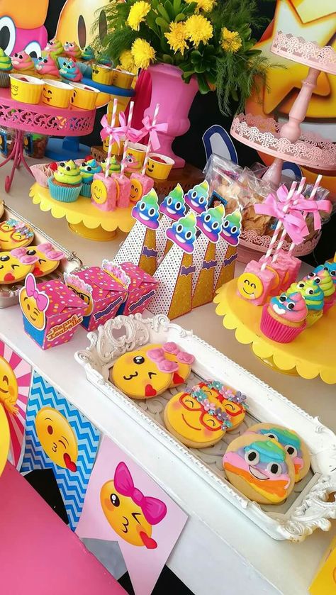 Emojis Birthday Party Ideas, Emoji Theme Birthday Party, Emoji Birthday Party Ideas Girls, Emoji Party Ideas Decoration, Emoji Party Theme, Girls Emoji Birthday Party, Epic Emoji, Emoji Party Ideas, Emoji Birthday Party Ideas