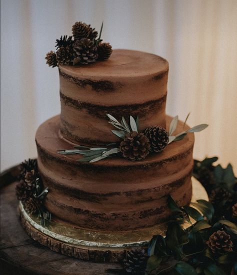 Simple Chocolate Wedding Cake Ideas, Chocolate Wedding Cake Rustic, Chocolate Icing Wedding Cake, Simple Grooms Cake, Grooms Cake Ideas Unique, Chocolate Cake Wedding, Brown Wedding Cake, Brownie Wedding Cakes, Farmhouse Wedding Cake