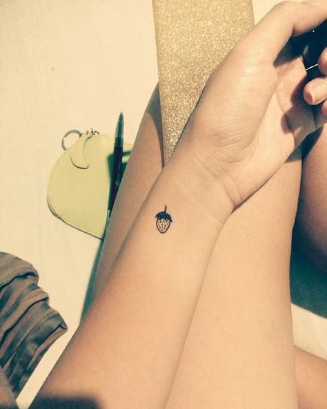 Tiny Strawberry Tattoo, Strawberries Tattoo, Beatles Tattoo, Small Tattoos For Girls, Tattoos Masculinas, Strawberry Tattoo, Tattoos For Girls, Tattoo Minimalist, Meaningful Tattoos For Women