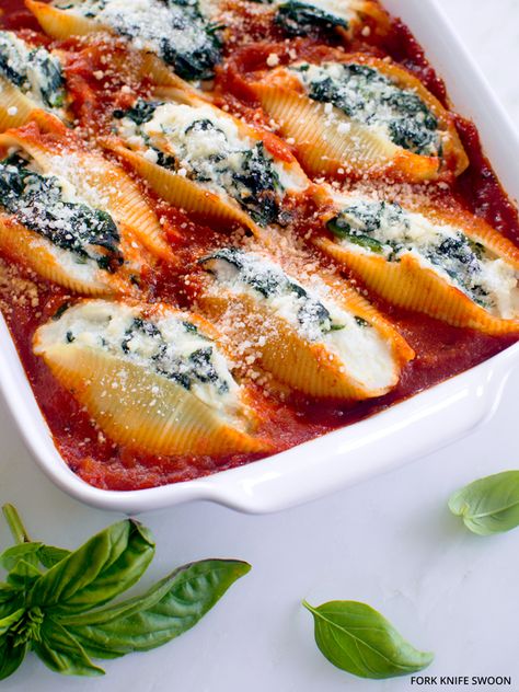 In this easy spinach and ricotta stuffed shells recipe, three cheeses combine with quick sauteed spinach and jumbo pasta shells for a hearty and comforting, crowd-pleasing vegetarian dinner.﻿ | via forkknifeswoon.com #stuffedshells #meatless #easydinner #italian #bakedpasta Spinach And Ricotta Stuffed Shells, Ricotta Stuffed Shells, Spinach Stuffed Shells, Stuffed Shells Ricotta, Resep Pasta, Spinach And Ricotta, Stuffed Pasta, Shells Recipe, Spinach Ricotta