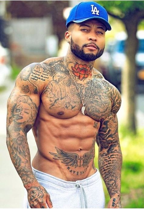 Man With Tattoos, Johnny Edlind, Black Men Tattoos, Omari Hardwick, Tattooed Men, Torso Tattoos, Clown Tattoo, Abs Fitness, Men In Black