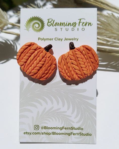 Pumpkin Earrings Clay, Polymer Clay Stud Earrings Ideas, Pumpkin Clay Earrings, Fall Clay Earrings, Fimo Jewelry, Diy Earrings Polymer Clay, Polymer Earrings, Diy Jewelry Inspiration, Pumpkin Earrings