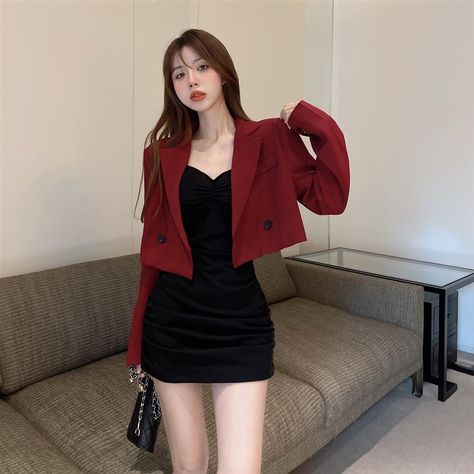 Korean Blazer Outfit Women, Semi Formal Outfits For Women, Elegant Streetwear, Blazers Women, Casual Christmas Party Outfit, Ol Fashion, Korea Dress, Woman Suit Fashion, Korean Fashion Women