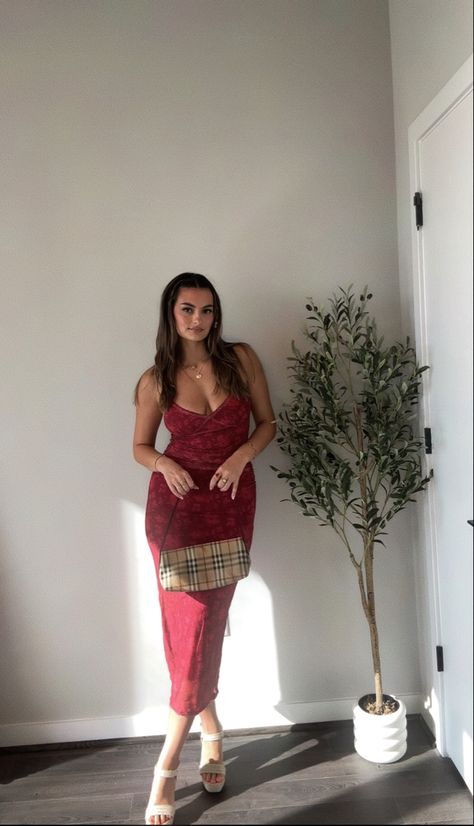 Mary Skinner Outfits, Wine Date Night, Mary Skinner, Wine Date, 2023 Outfits, Cherry Wine, Influencers Fashion, Beat The Heat, Dream Style