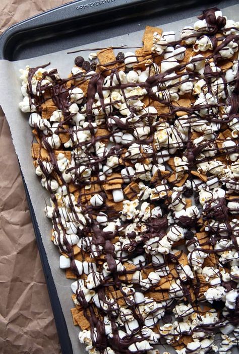 S'mores Popcorn Munch Smores Popcorn, Movie Night Snacks, Popcorn Snacks, Popcorn Recipe, Marshmallow Treats, Popcorn Recipes, Snack Treat, Chex Mix, Night Snacks