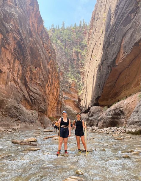 Utah Hiking Aesthetic, Utah Aesthetic Pictures, Zion Aesthetic, Utah Aesthetic, Poses Vacation, Hiking List, Arizona Summer, Zion Utah, Utah Trip