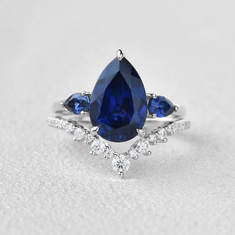 Blue Saffire Engagement Rings, Blue Moissanite Ring, Saphire Engament Ring Set, Antique Wedding Rings Vintage, Pear Sapphire Ring, Three Stone Ring Settings, Antique Engagement Rings Sapphire, Ring Bands, Vintage Inspired Rings