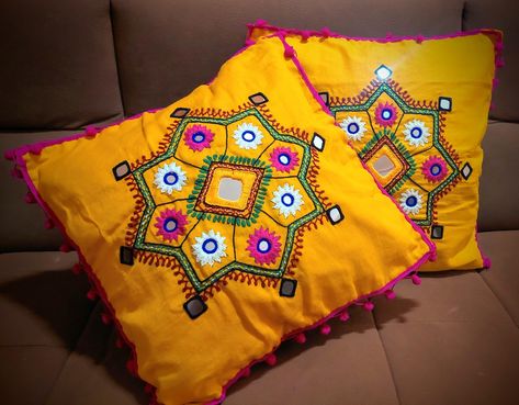 Kusan Cover Design, Kushan Cover Design, Gamthi Work, Kutch Work Designs, Basic Hand Embroidery Stitches, Cushion Embroidery, Hand Work Design, Kutch Work, Pillow Crafts