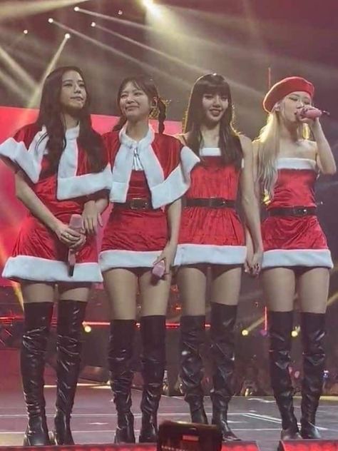 Blackpink Christmas Outfit, Blackpink Christmas, Black Punks, Romantic Songs Video, Blackpink And Bts, Romantic Songs, Blackpink Photos, Sketchbook Art Inspiration, Christmas Fashion