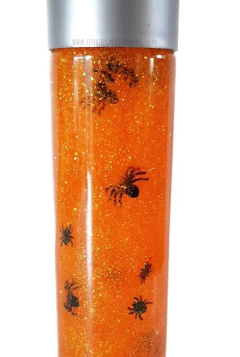 Halloween Infant Sensory, Halloween Sensory Bottles Toddlers, Spider Sensory Bottle, Diy Halloween Sensory Bin, Fall Sensory Bottles For Toddlers, Fall Sensory Bottles Preschool, Apple Sensory Bottle, Autumn Sensory Bottles, Spooky Craft Ideas