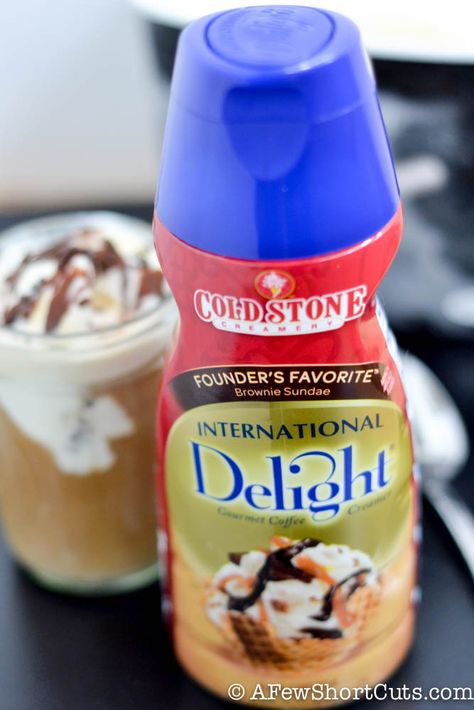 Looking for a summer treat that only a mom could love? Check out this Iced Coffee Float! The perfect Summer pick me up recipe! Kids Popsicles, Ice Cream Snow, Coffee Float, Float Recipes, Brownie Sundae, Snow Cones, Summer Treats, Popsicles, My House