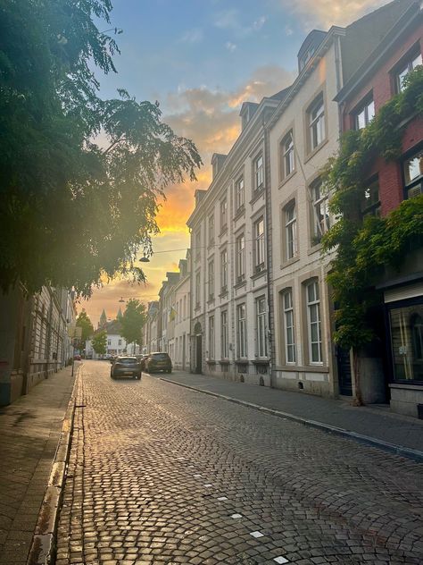 #maastricht #maastrichtuniversity #netherlands #travel Maastricht Aesthetic, Netherlands Maastricht, Maastricht University, Maastricht Netherlands, Uni Life, Netherlands Travel, Sweet Escape, Future Life, Utrecht