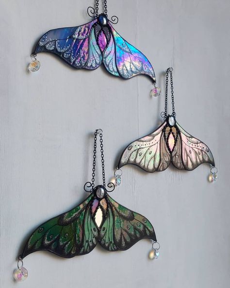 Claudia Surpi || Cemetery Lane Design | Iridescent moths getting ready for @darksomecraftmkt ! 🦋 This new design will be available during my shop update on Friday the 23rd of... | Instagram Broken Glass Crafts, Stained Glass Gifts, Micro Mosaic Jewelry, Craft Market, Stained Glass Decor, Fancy Art, Stained Glass Diy, Stained Glass Crafts, Stained Glass Designs