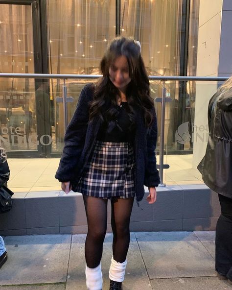 Cute Outfits With Skirts And Tights, Skirt Outfits With Coat, Basics For Outfits, Fall Fits Skirt, Autumn Outfits Aesthetic 2024, Skirts And Tights Outfit, Tights And Skirt Outfit, Outfits With Plaid Skirts, Brandy Girl