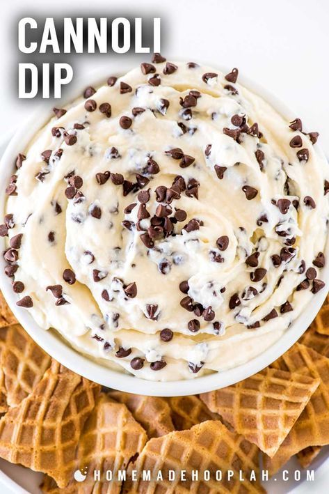 Cannoli Dip! An easy cannoli dip (that doesn't taste like cream cheese!) mixed with delicious mini chocolate chips and served with broken waffle cones for dipping. | HomemadeHooplah.com Easy Cannoli Dip, Cannoli Dip Recipe, Easy Cannoli, Dessert Dip Recipes, Cannoli Dip, Alkaline Recipes, Cheesecake Dip, Sweet Dips, Photo Food