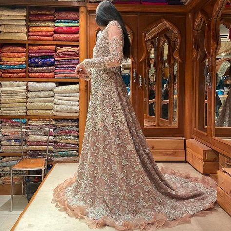 Walima Dress, Designer Anarkali Dresses, Bridal Songs, Bridal Hijab, Maxi Design, Asian Wedding Dress, Asian Bridal Dresses, Latest Bridal Dresses, Bridal Dresses Pakistan