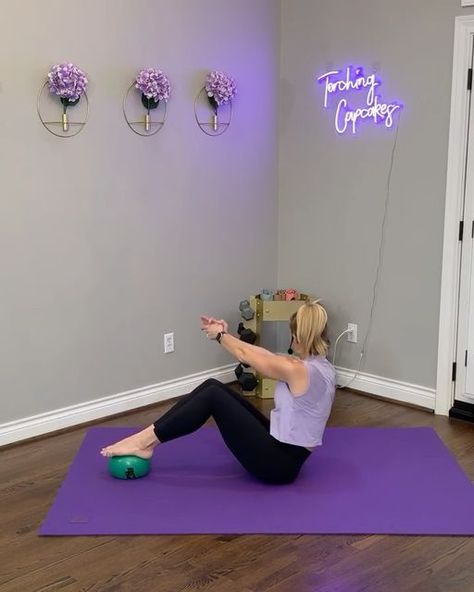 Lauren George on Instagram: "📌Save This Bender Ball Core Workout!  No boring crunches here. With these moves, you will fire up your entire core in just 10 minutes!  👉🏼Grab a Bender Ball or small Pilates Ball 👉🏼Aim for 8-10 reps of each exercise 👉🏼Complete 2 rounds  Enjoy and be sure to let me know if you give it a try!  Love quick effective workouts like this one??  Join my Sweatober Challenge starting Monday, October 14th!  14 days of 20 minute workouts to help you get stronger and feel your best! All the details on the final slide.   Drop, “Join” in the comments and I’ll send you your first week of workouts for free! . .  #coreworkout #pilatescore #pilatesabs #aprilabschallenge24 #laurengeorgefitness #lgfitnessstudio #torchingcupcakes #pilates #pilatesmat #abs #abworkout #corestre Ball Core Workout, Quick Effective Workouts, Week Of Workouts, Barre Fitness, Pilates Ball, 20 Minute Workout, 50 And Fabulous, Barre Workout, Mat Pilates