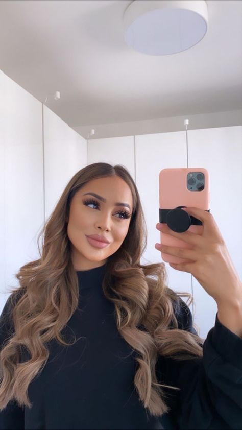 Hair Color For Olive Skin Tone 2023, Tan Skin Tone Hair Color Ideas, Low Maintance Blonde Balayage, Light Brown Hair Tan Skin Latina, Long Hair Caramel Highlights, Blonde Hair For Morena Skin, Light Brown Hair On Tan Skin, Honey Light Brown Hair, Light Brown Hair On Brown Skin