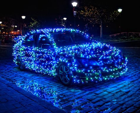 Christmas Light Cars And Trucks Decorated Car, Christmas Car Decorations, Christmas Parade Floats, Viral Images, Colonial Christmas, Parade Float, Christmas Parade, Kid Friendly Travel Destinations, Christmas Car