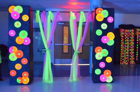 Door entrance made out of cardboard boxes, black paper, and fluorescent paper decor. UV Reactive light fabric from blacklight.com Glow In The Dark Party Entrance, Black Light Photo Backdrop, Glow Party Entrance, Uv Party Ideas, Black Light Centerpieces, Neon Dance Decorations, Diy Blacklight Party, Neon Table Decor, Black Light Decor