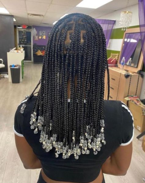 Fulani Braids With Beads Hairstyles Mini Knotless Braids With Beads, Black Braids With Clear Beads, Fulani With Beads, Medium Braids With Beads, Braids With Real Hair, Braids With Clear Beads, Beads In Hair Braids, Braids With Beads For Women, Natural Braids With Beads