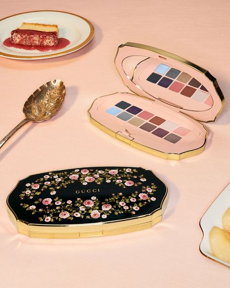 Gucci Beauty Products, Gucci Makeup Products, Gucci Eyeshadow Palette, Vintage Eyeshadow Palette, Gucci Beauty Aesthetic, Gucci Eyeshadow, Gucci Archive, Vintage Makeup Products, Gucci Cosmetics