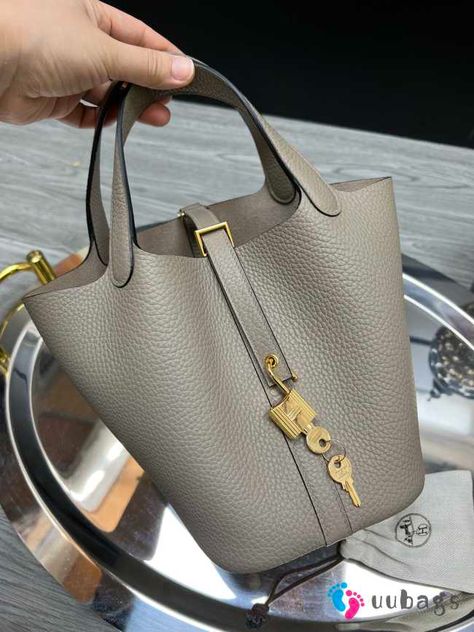 Hermes Picotin Lock Gray Bag 18cm - uubags.su Lv Shoulder Bag, Hermes Picotin, Prada Tote Bag, Grey Bag, Purple Bags, Blue Bags, Pink Bag, Leather Bag, Chloe